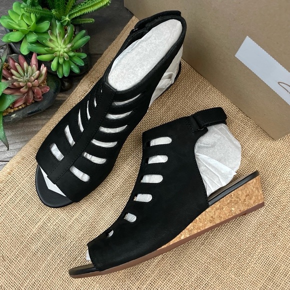 Clarks 8W Abigail Sing Low Wedge Gladiator Sandal - Picture 1 of 11